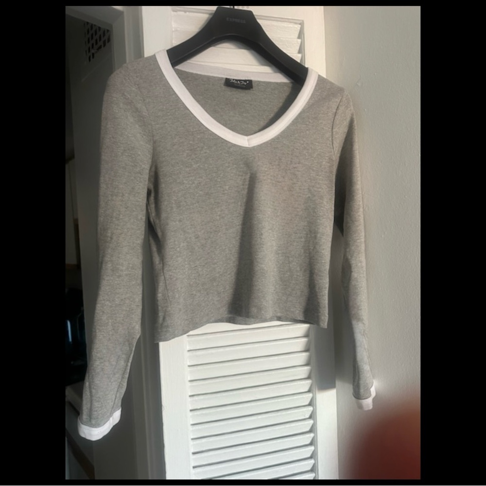 Jolie & Joy Gray and White Contrast V-Neck Crop Top